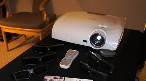 3D�����ֱ��� Optoma HD33ͶӰ�C���N